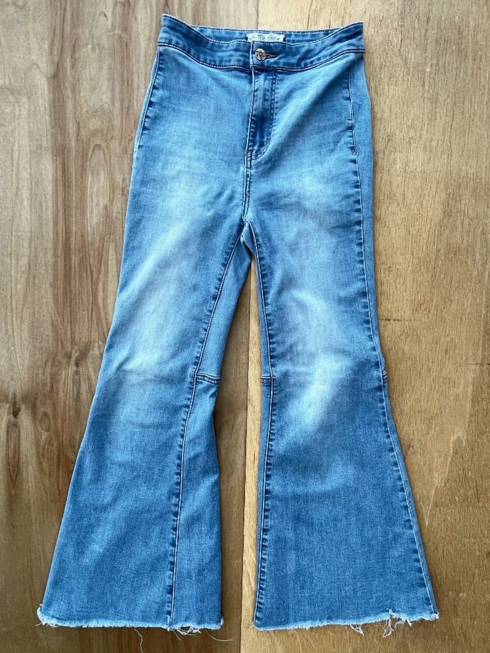 WE THE FREE JUST FLOAT ON FLARE BELL BOTTOM JEANS Women’s sz 26 Blue Stretch